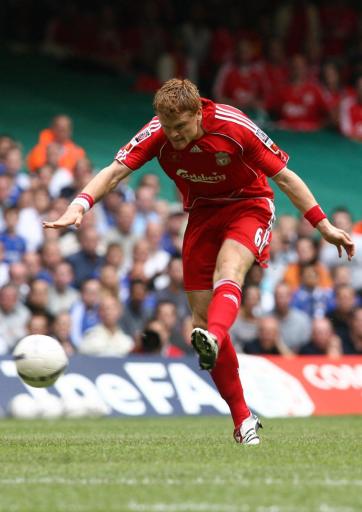 爱游戏全站 -包含转折点！法兰克福门线救险，社区盾今晨攻防权衡，悬念犹存，赛季目标并未改变的词条